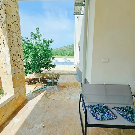 Paradise Apartment *