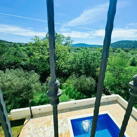 Paradise Apartment *